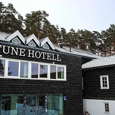 Tune Hotel 3*